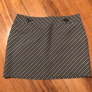 Jacob size 10 black & white printed skirt